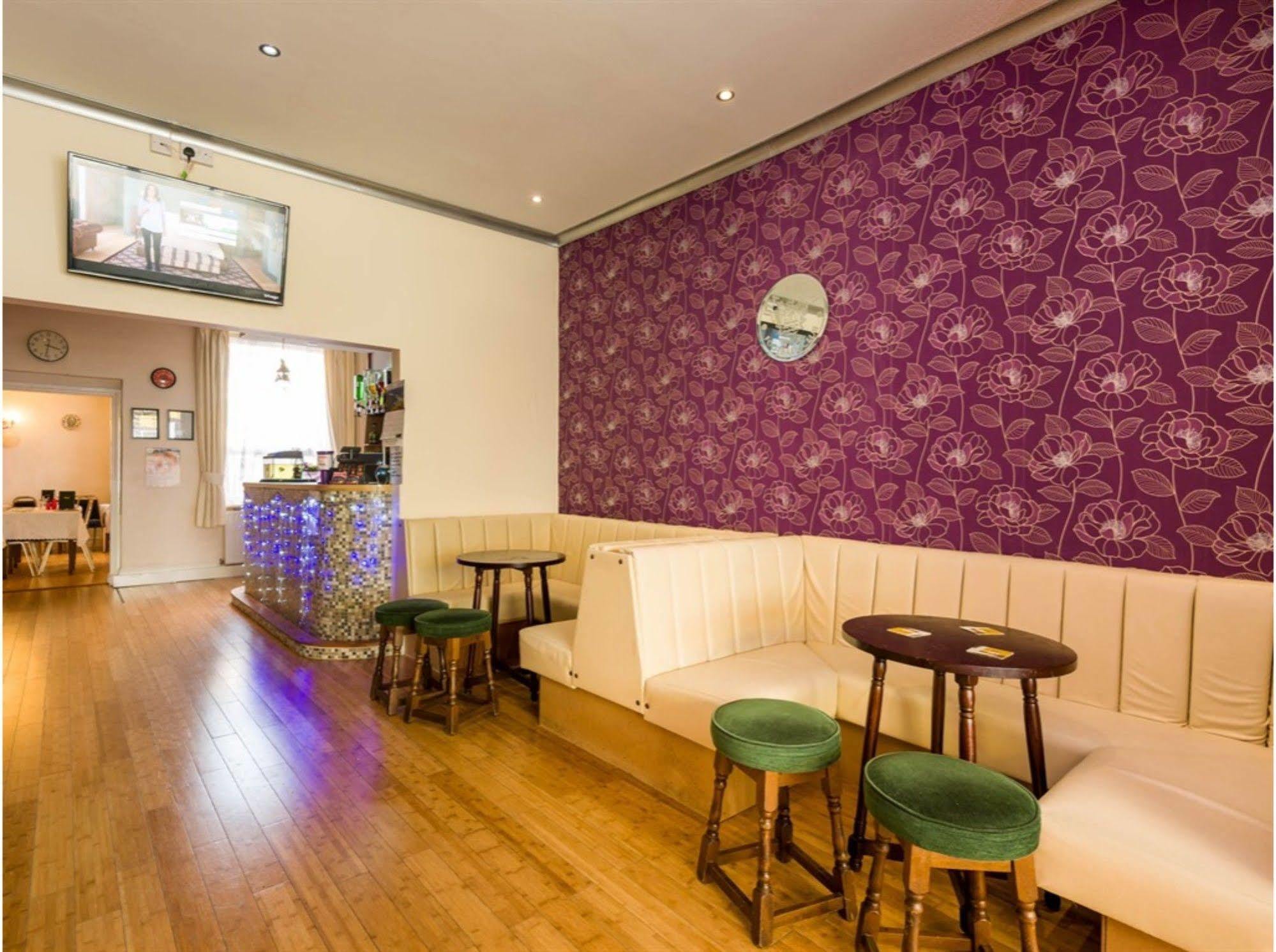 Uk Travel & Hospitality Ltd Ta Canberra Hotel Blackpool Exteriör bild